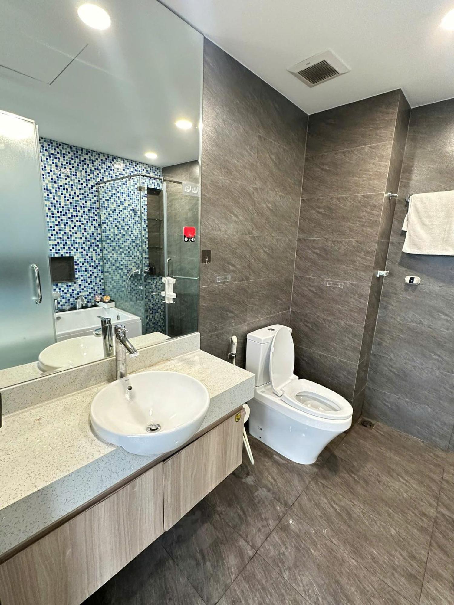 Luxe Paradise Residence Truc Bach ハノイ市 エクステリア 写真